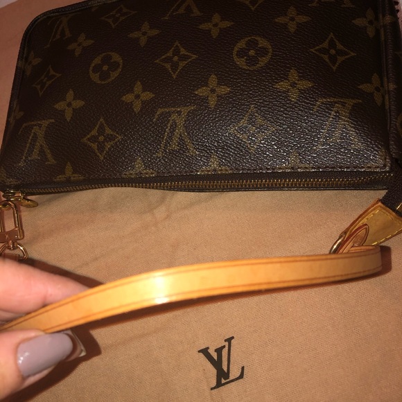 Louis Vuitton 100% authentic โค๏ธโค๏ธ - Picture 3 of 6